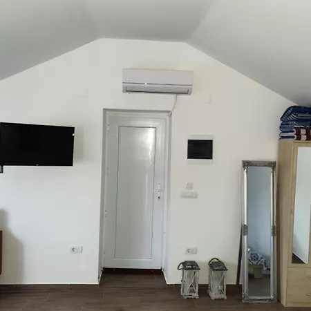 Penthouse Apartment Prvic Luka